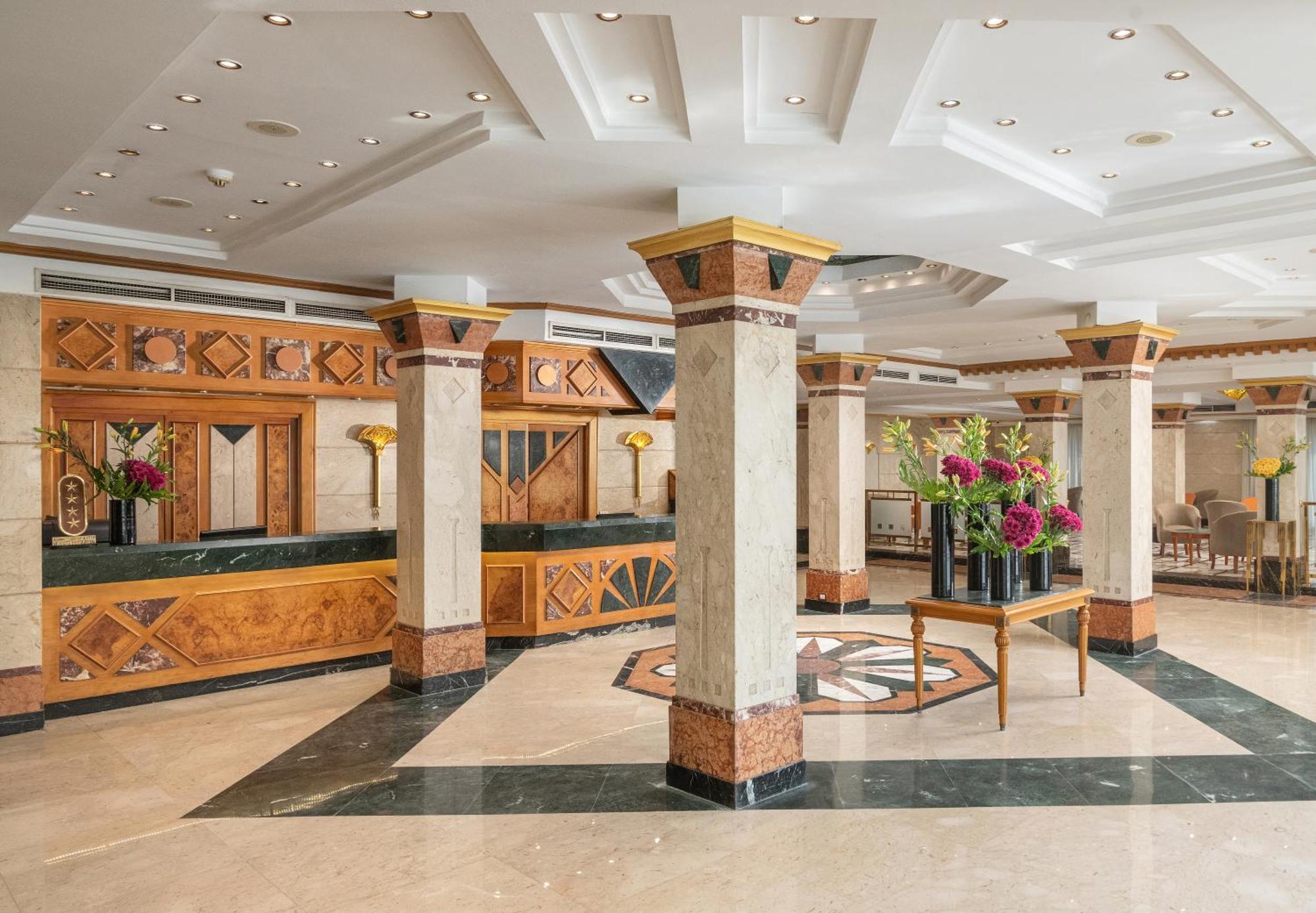 Jaz Pyramids Resort Kafr Ghatati Exterior photo